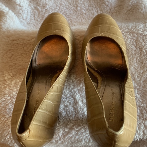 BCBGeneration/ Size 8 1/2/ Snake Pattern Cream BG Jodie Platform thick heel. - Picture 5 of 7